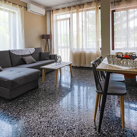 아파트 Kaliopi's *